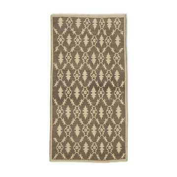 Tapis beige anatolien vintage tissé à la main 112 cm x 214 cm 1970s
