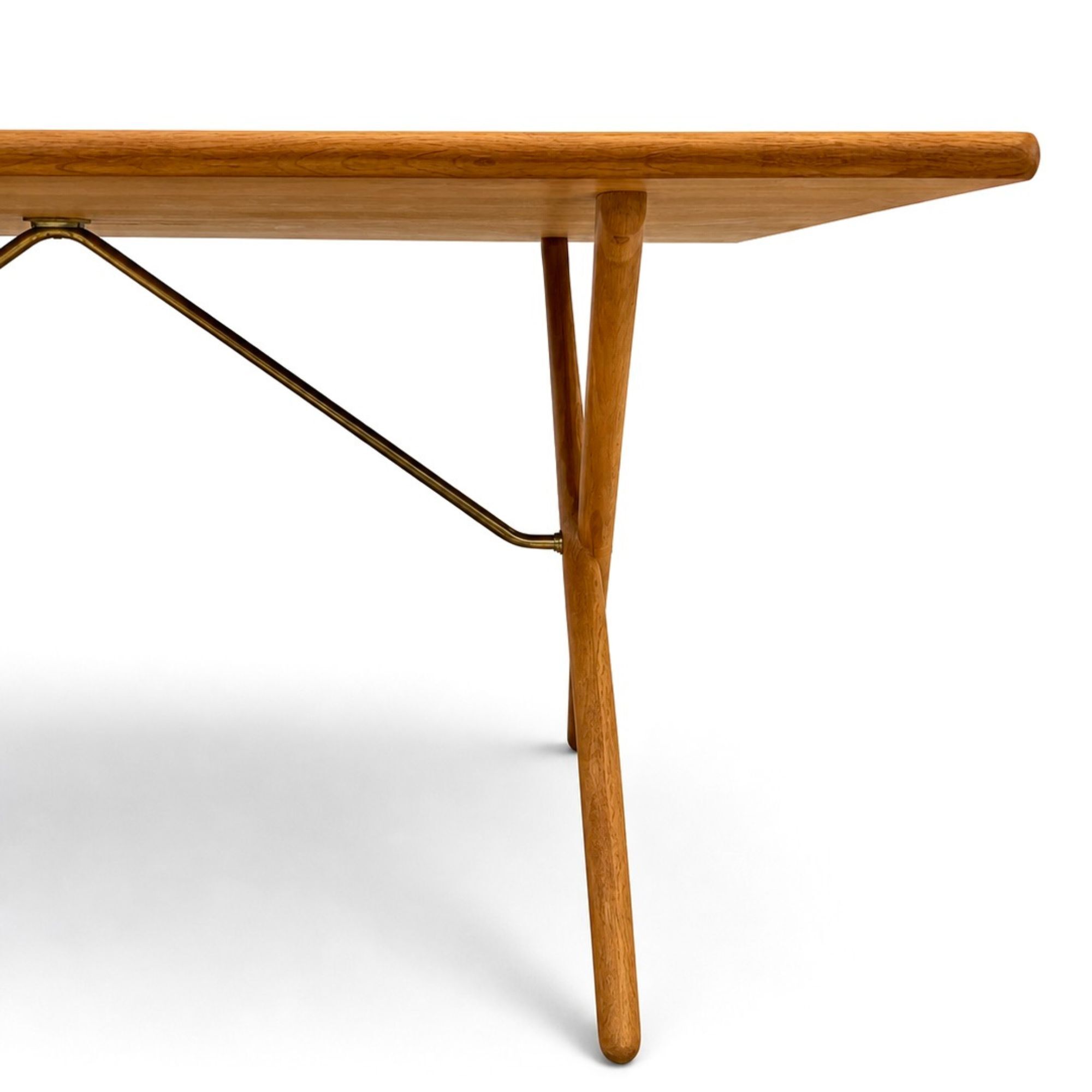 Table model AT-303 in oak by Hans J. Wegner