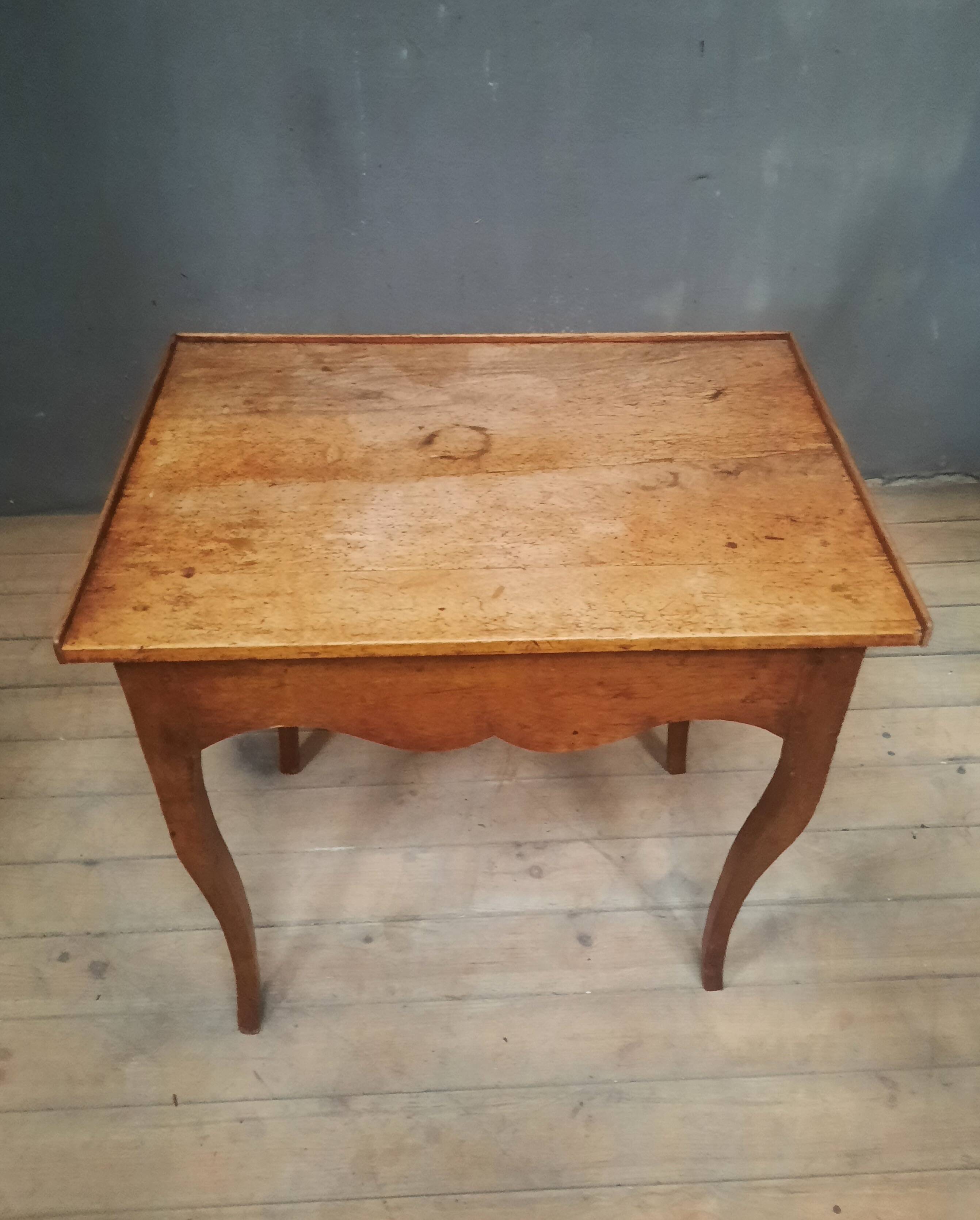 Table d'appoint d'époque Louis XV