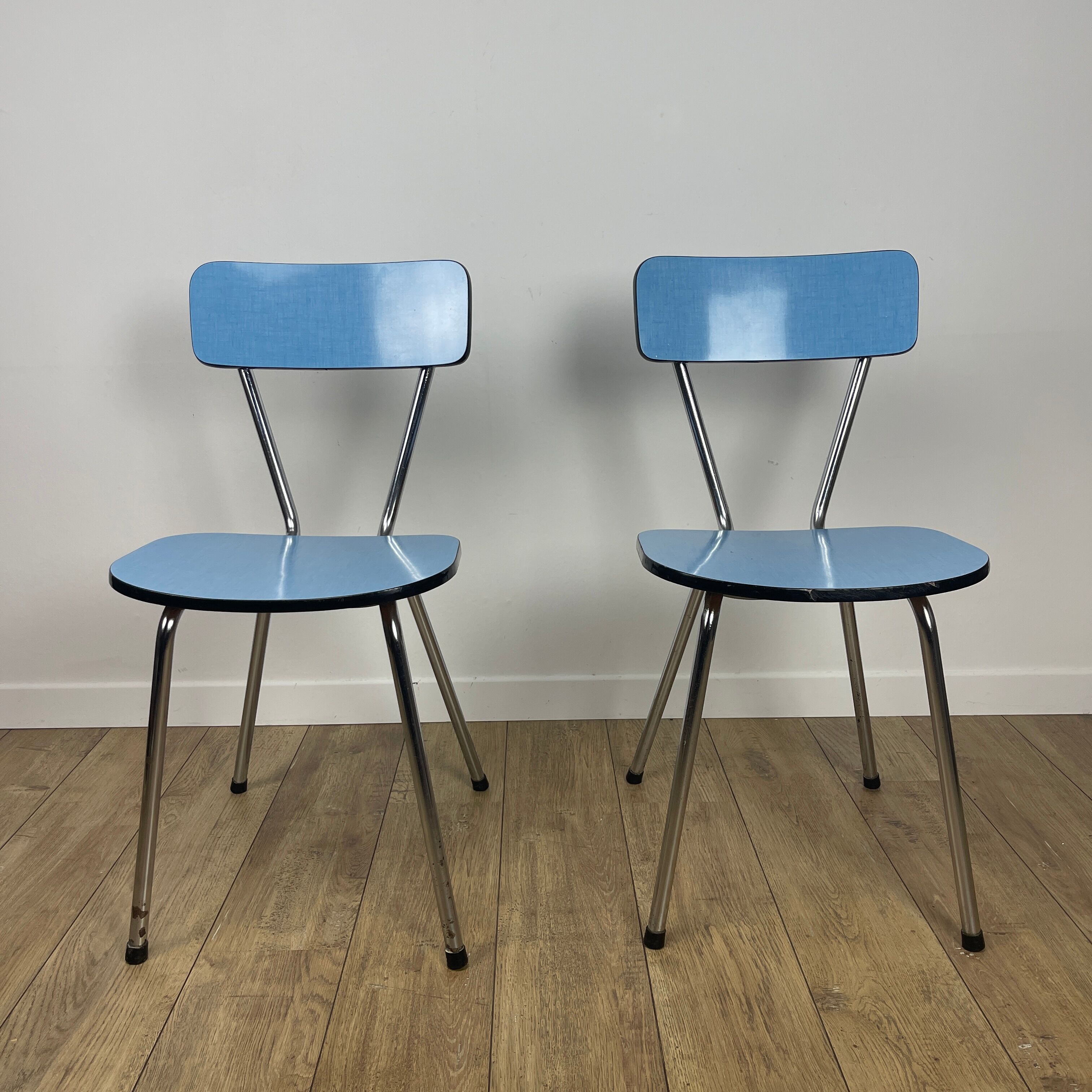 Duo de chaises en formica bleu ciel