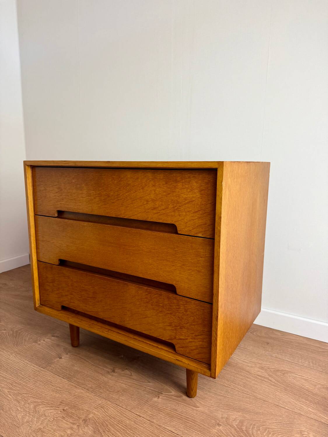 STAG English chest of drawers