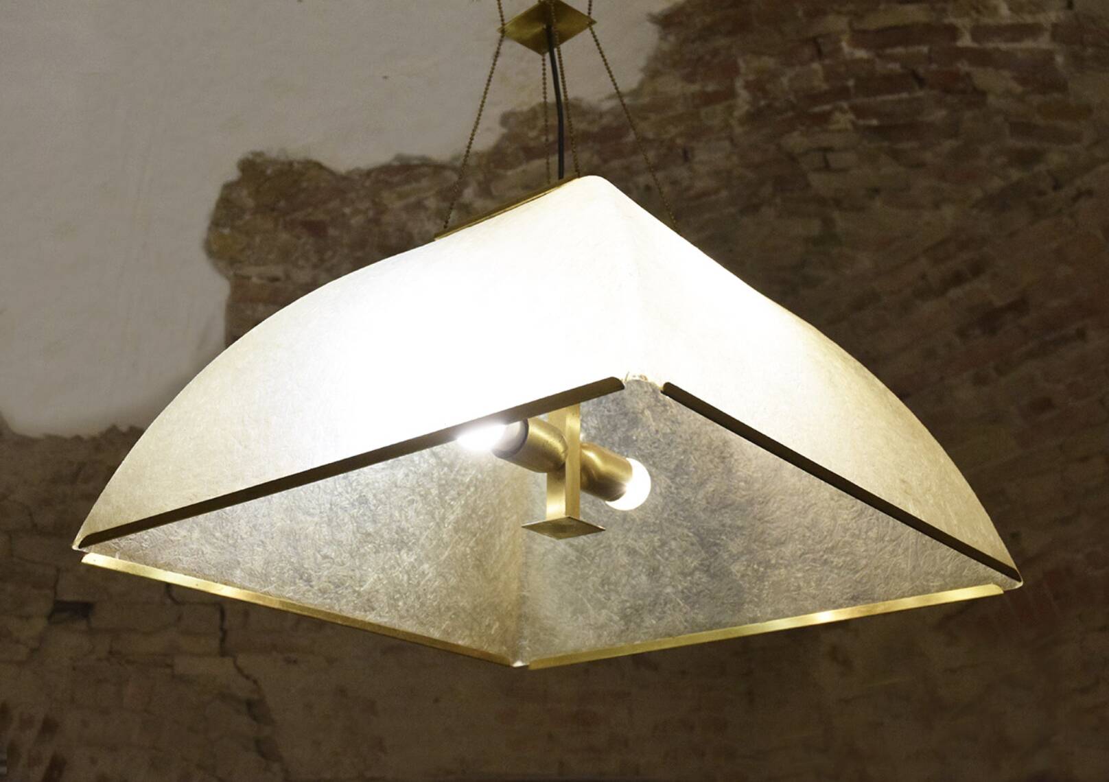 Large Lamperti chandelier made of fiberglass and brass from the 1970s.