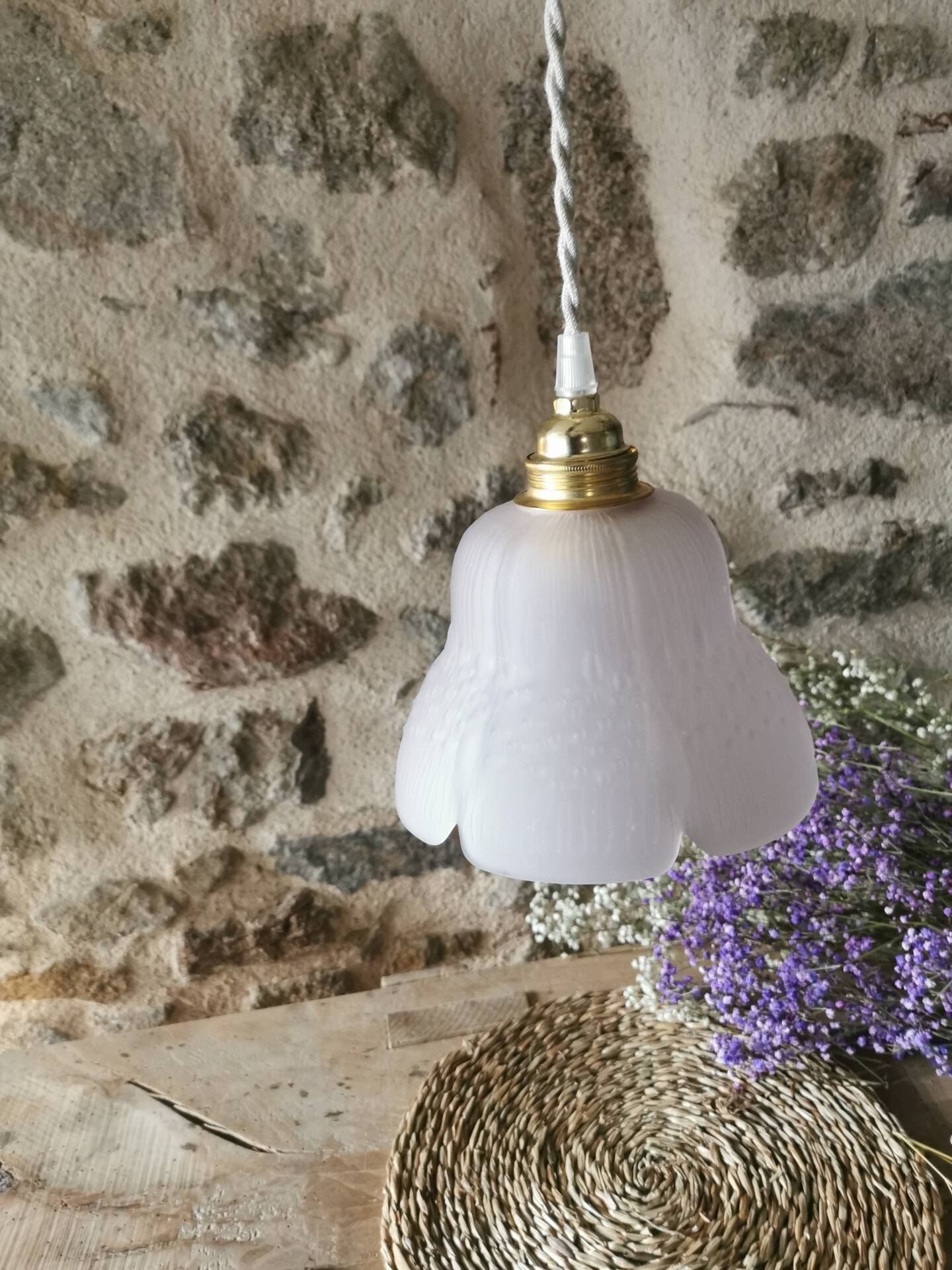 Suspension fleur Vintage en verre moulé rose