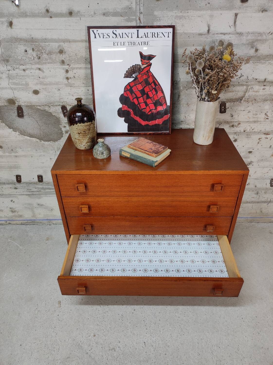 Vintage chest of drawers