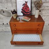 Vintage chest of drawers