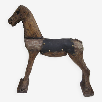 Cheval ancien en bois