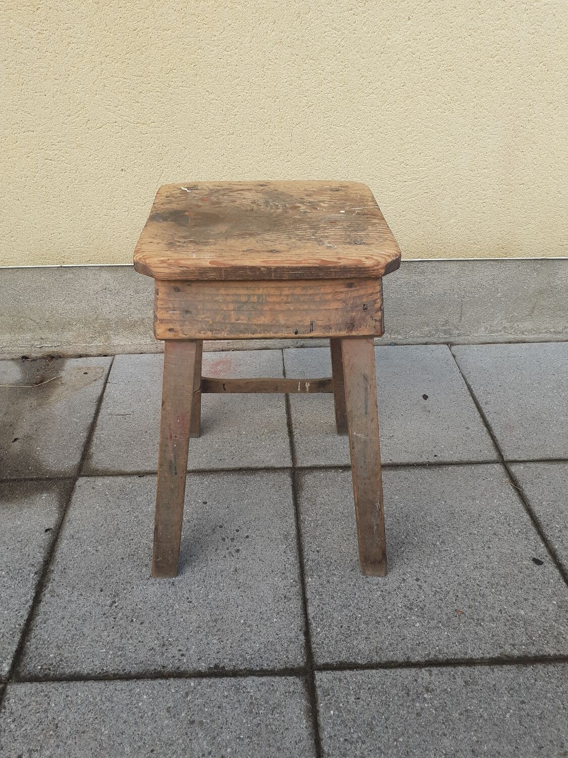 Workshop stool