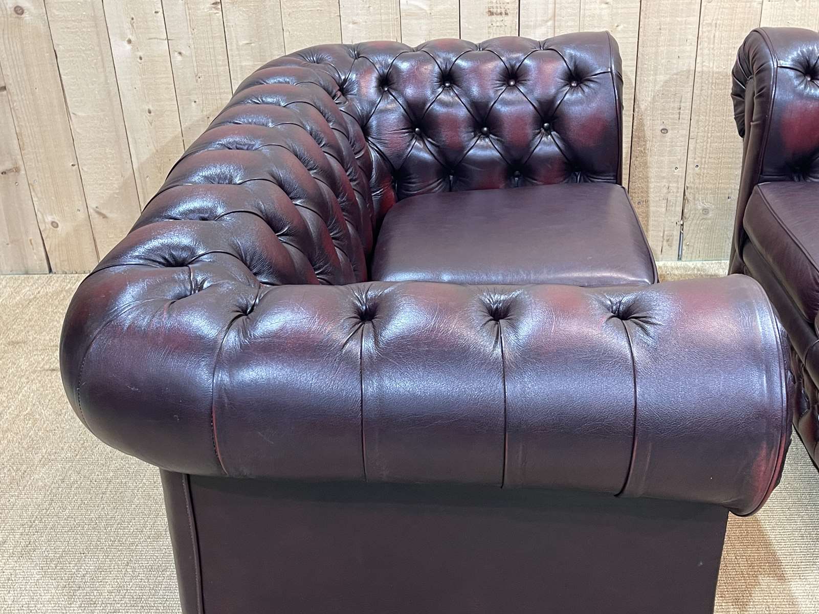 Pair of 2-seater leather Chesterfield sofas from the 1990s by Thomas LLOYD