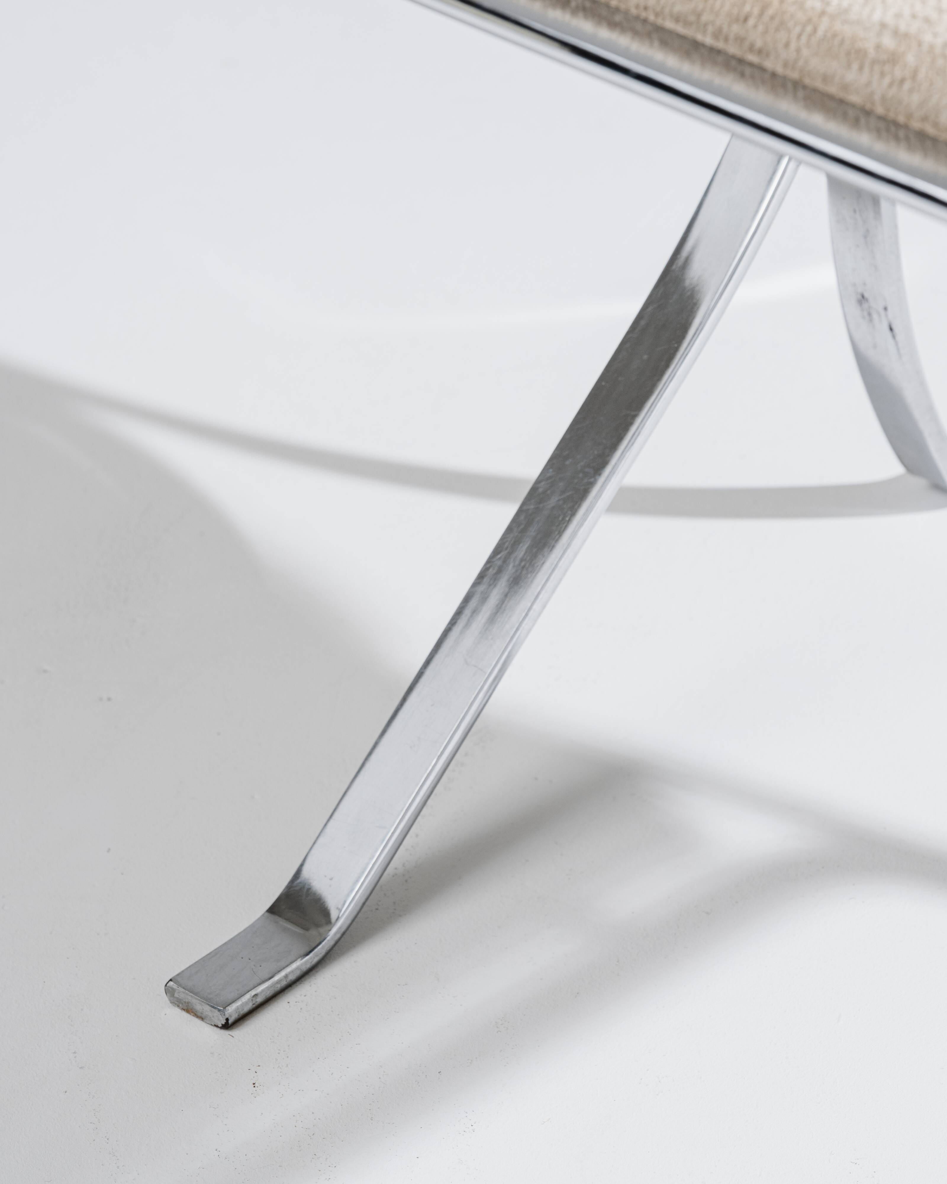 Set de 4 chaises en métal chromé et velours, 1970s