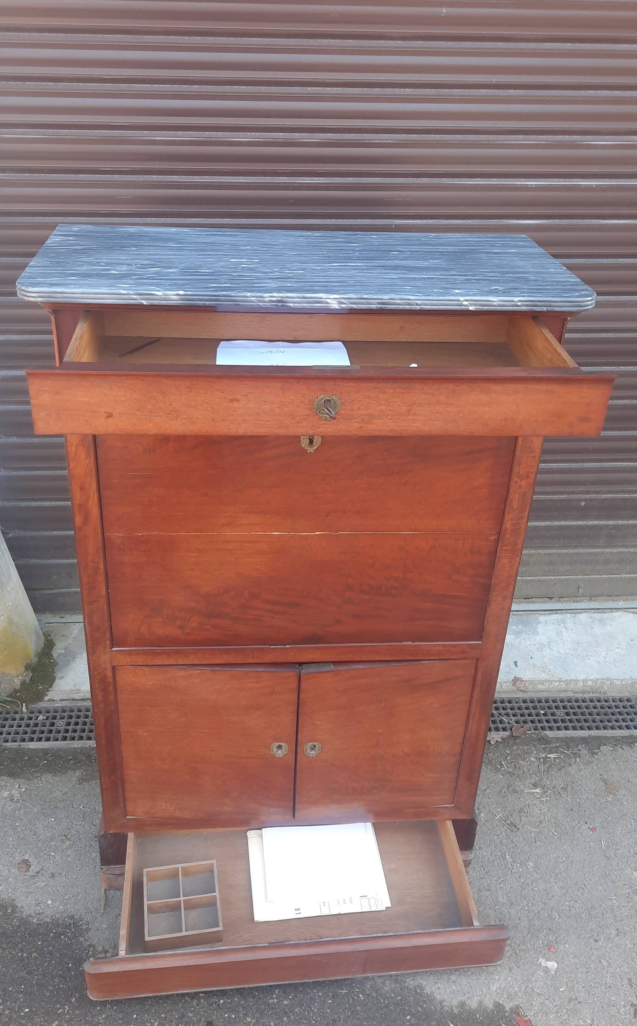 Secretary in veneer from the nineteenth century