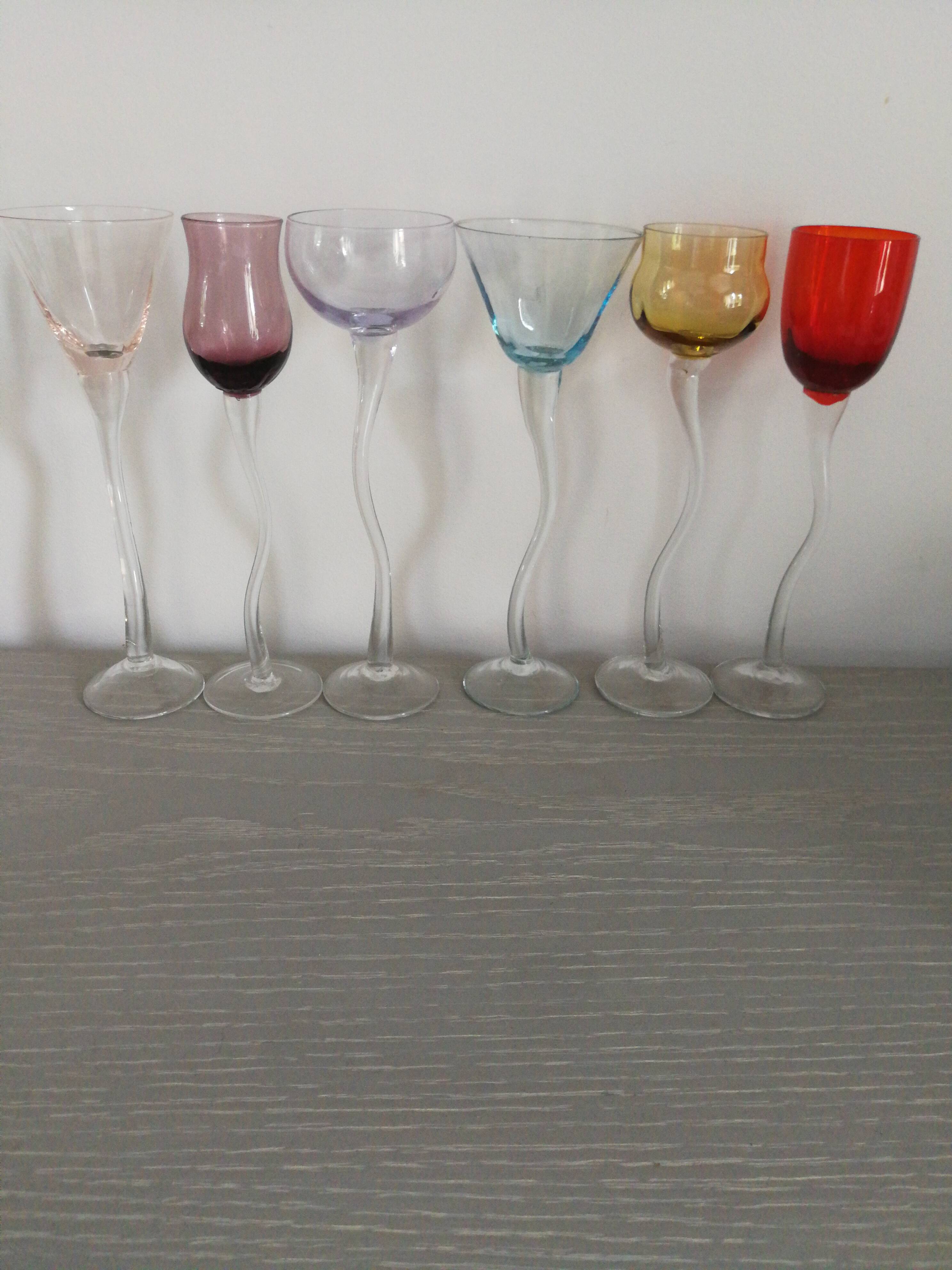 6 Stemmed glasses
