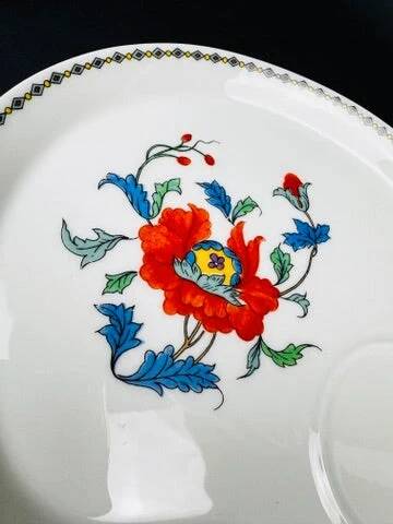 Set of 4 Paris porcelain breakfast cups, Pavot model