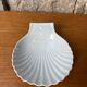 Shell-shaped porcelain soap dish