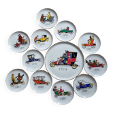 Assiettes à dessert et leur plat faïence de Gien illustrés par J. Charmoz thème automobile