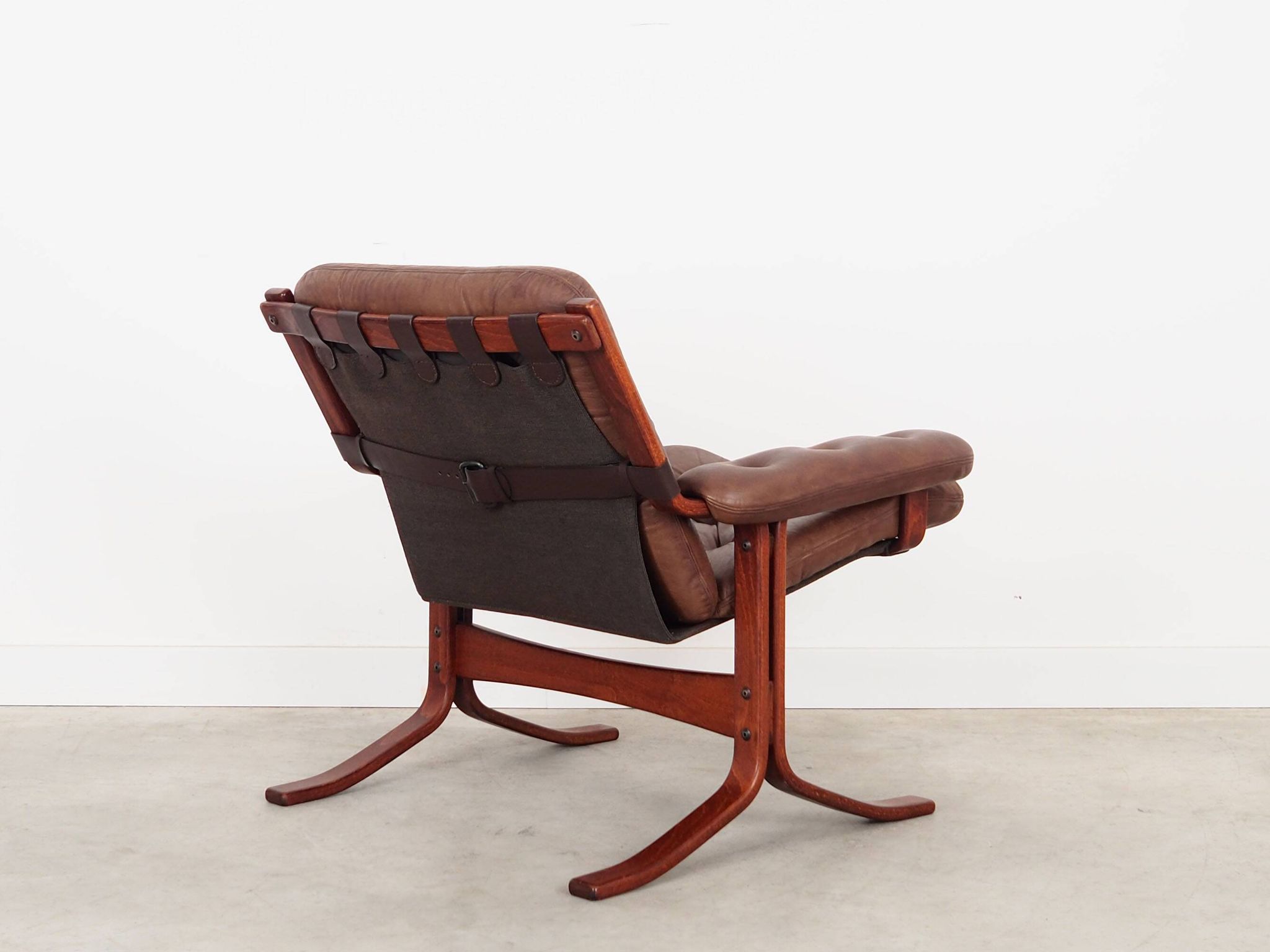 Fauteuil en cuir, design norvégien, années 1970, production : Norvège