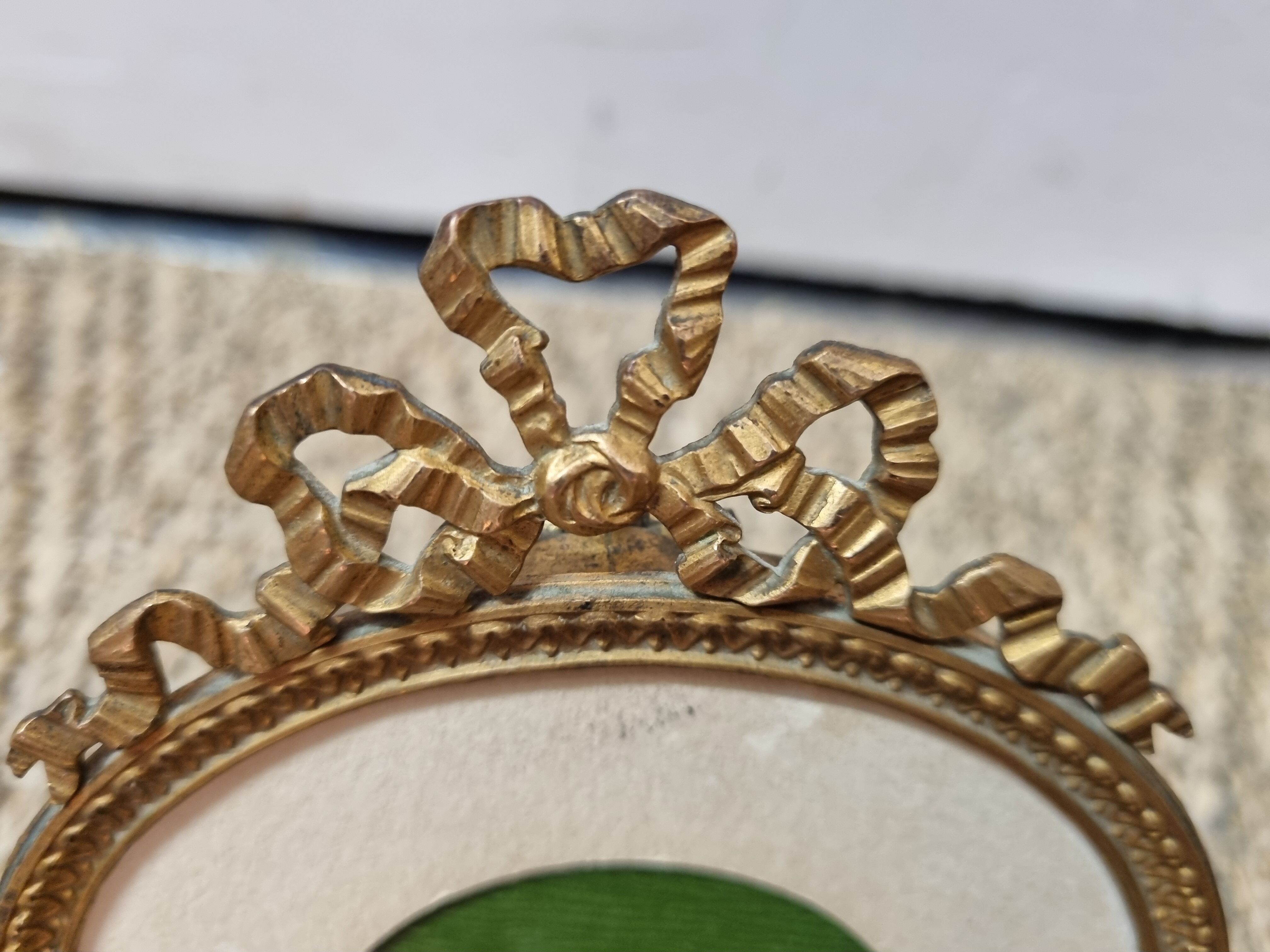 Round frame gilded bronze Louis XVI