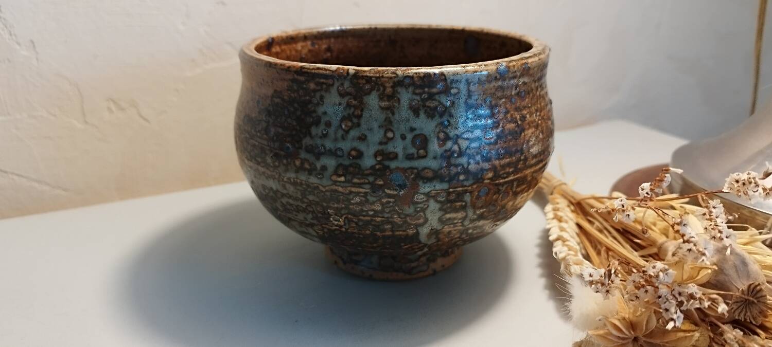 Pyrite sandstone vase pocket