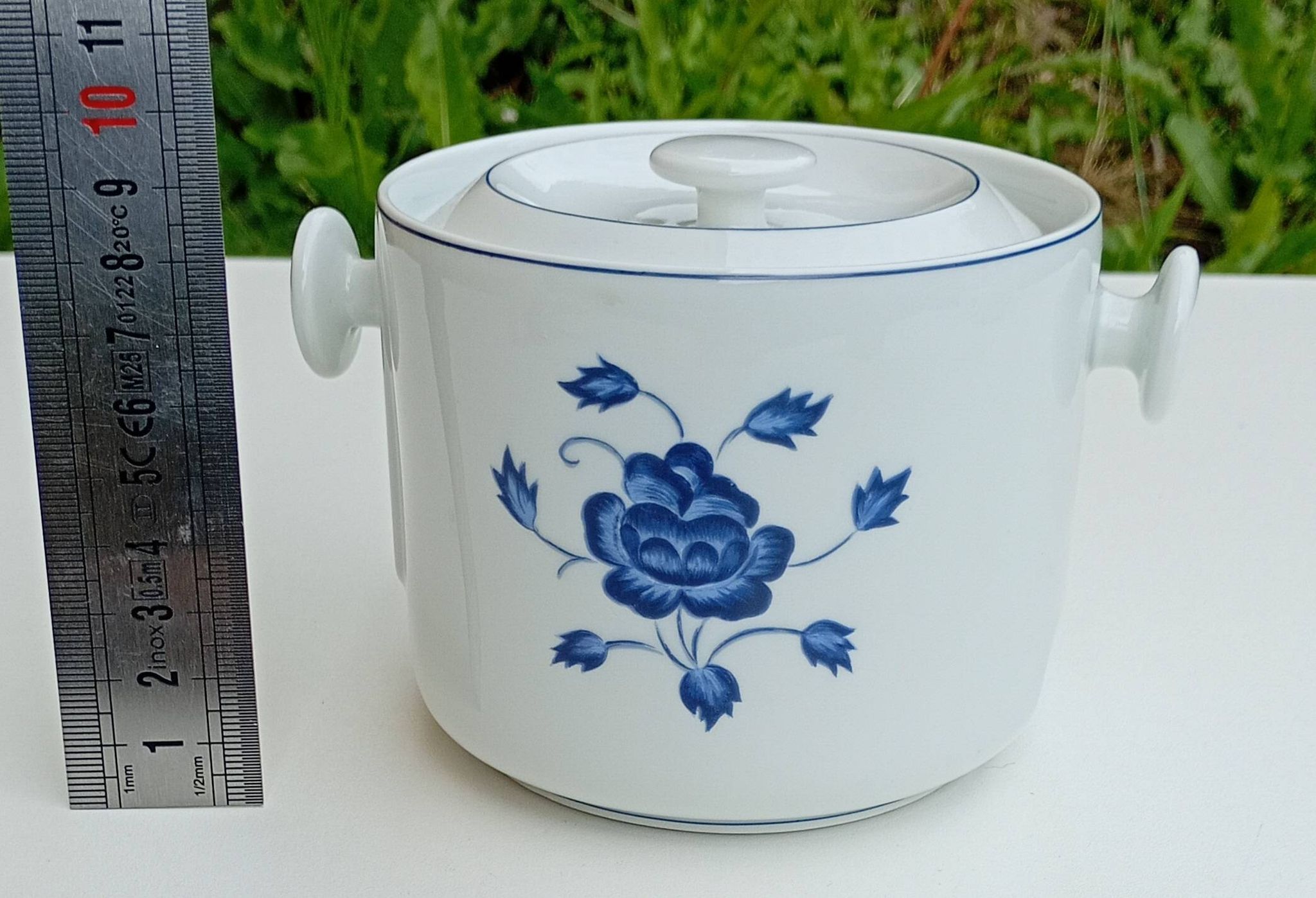 Sugar bowl in porcelain by Marc Held for Coquet Limoges.