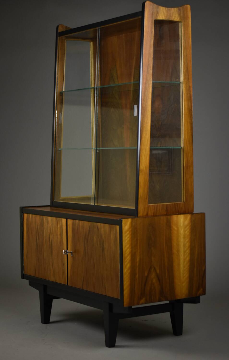 Vitrine moderne Mid-Century par RT Hałas, modèle 1019