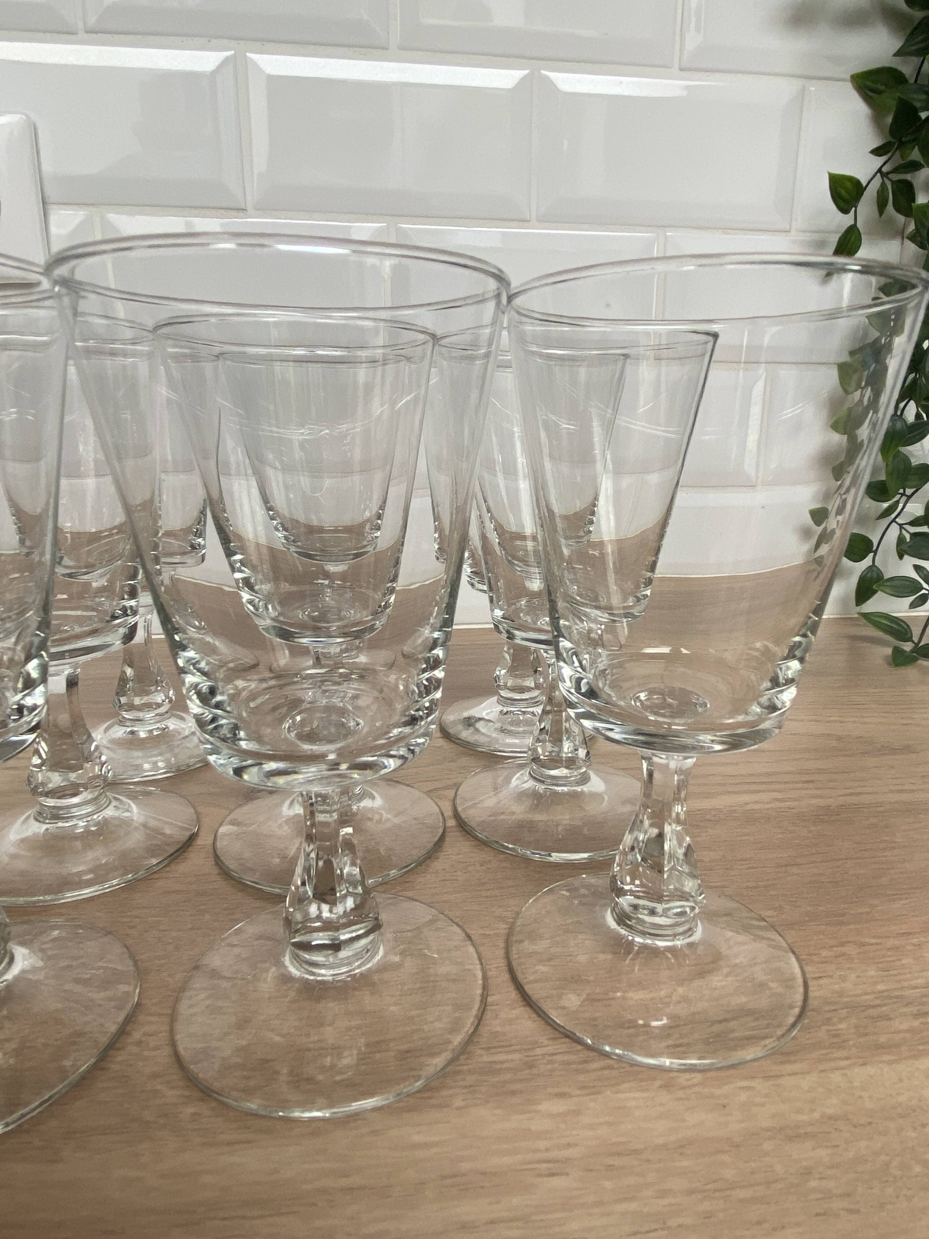 Set of 9 red wine glasses