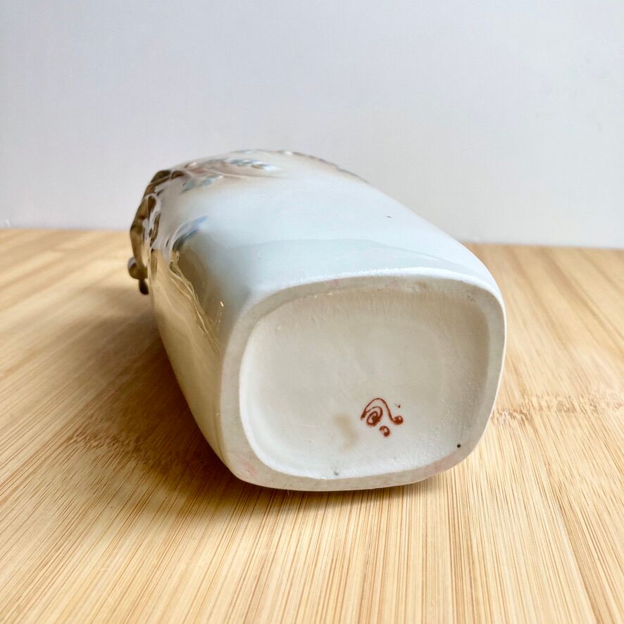 Vintage vase type "slip"