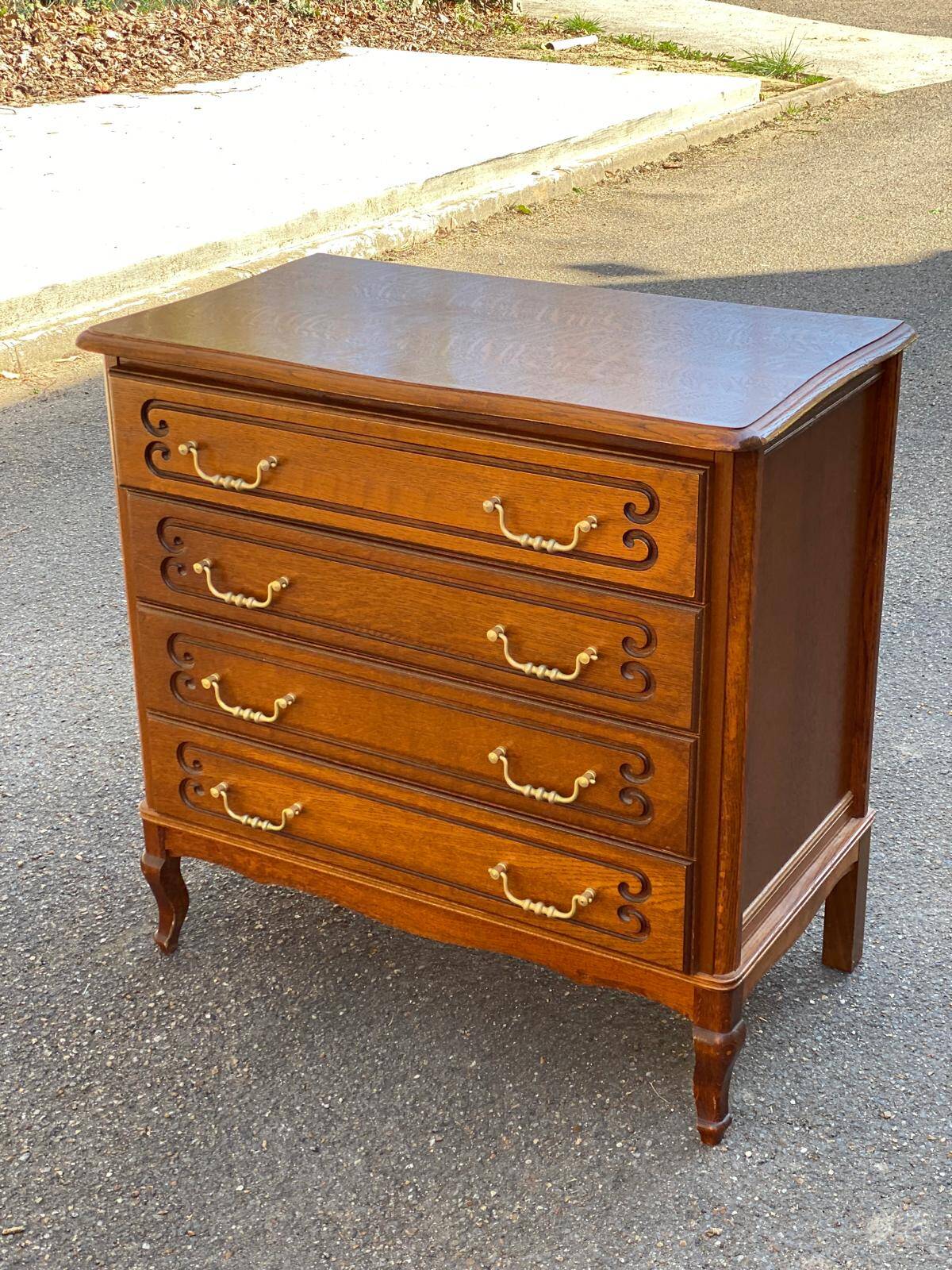 Commode Louis XV en bois massif