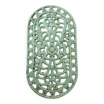 Oval trivet in green enameled cast iron