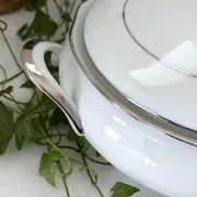 Soupière en porcelaine blanche