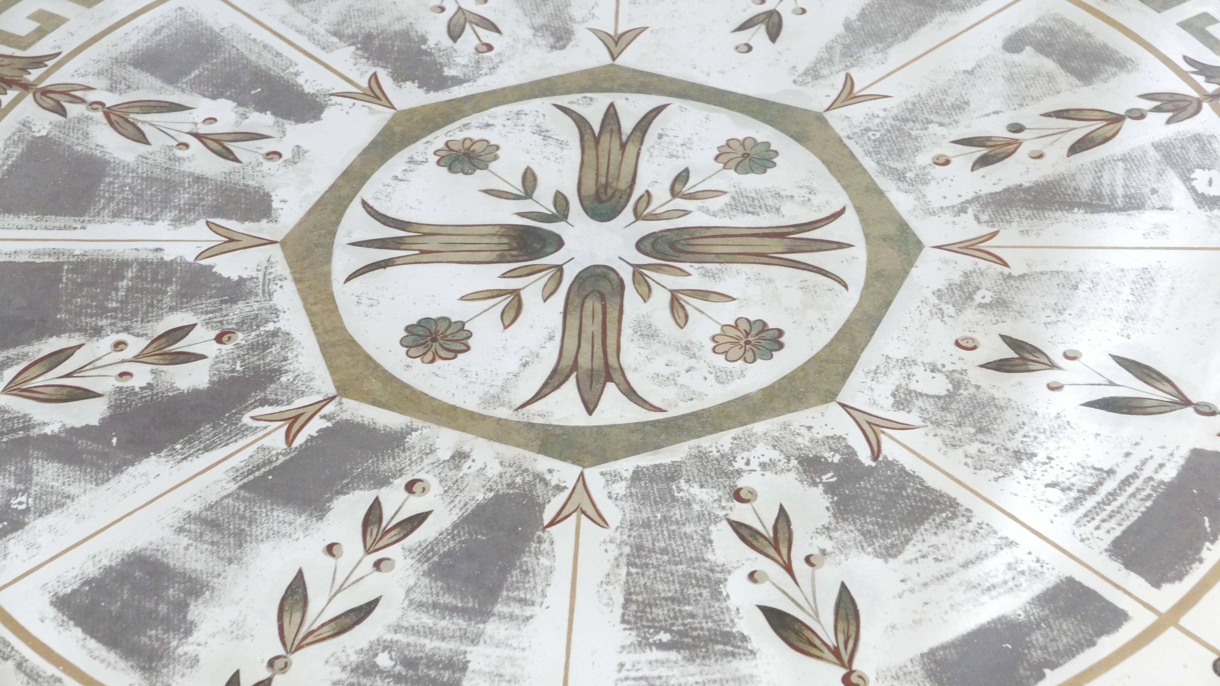 Round table from the 1940s, wrought iron and eglomisé glass.