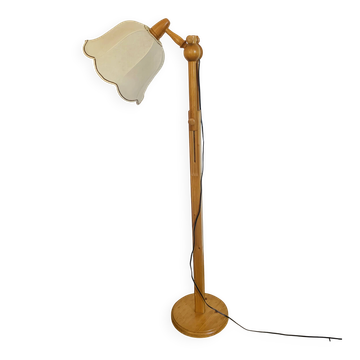 Articulated vintage floor lamp in pine – Scandinavian craftsmanship