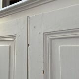 XL display case with white patina