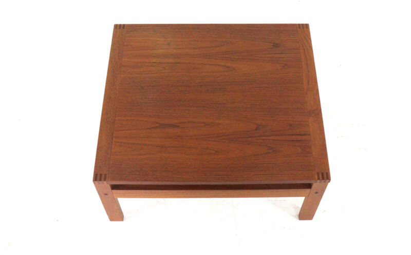 Table basse par Ole Gjerløv-Knudsen et Torben Lind pour France & Son