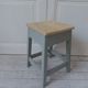 Tabouret de cireur vintage piètement vert de gris, assise bois