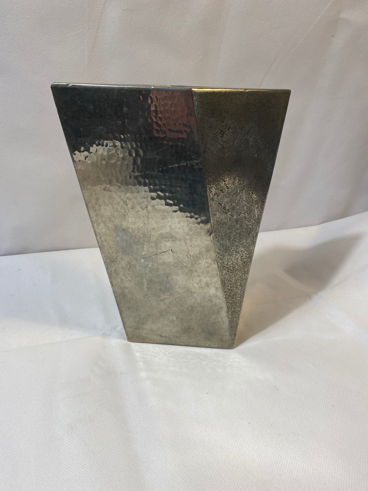 Tin vase hammered by Jean Chorin