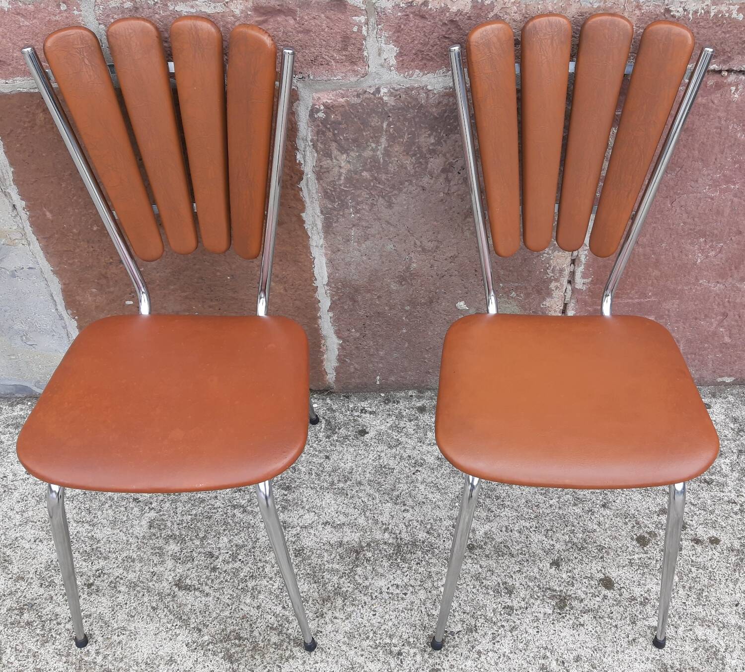 2 “Pétal” chairs from Soudévinyl