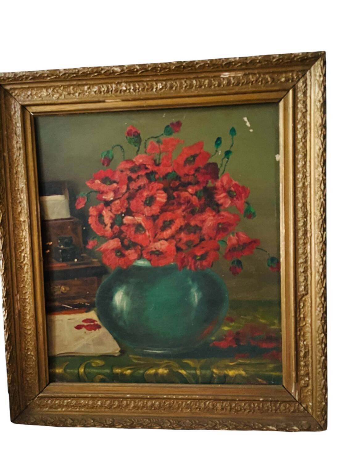 Bouquet of poppies on a table.