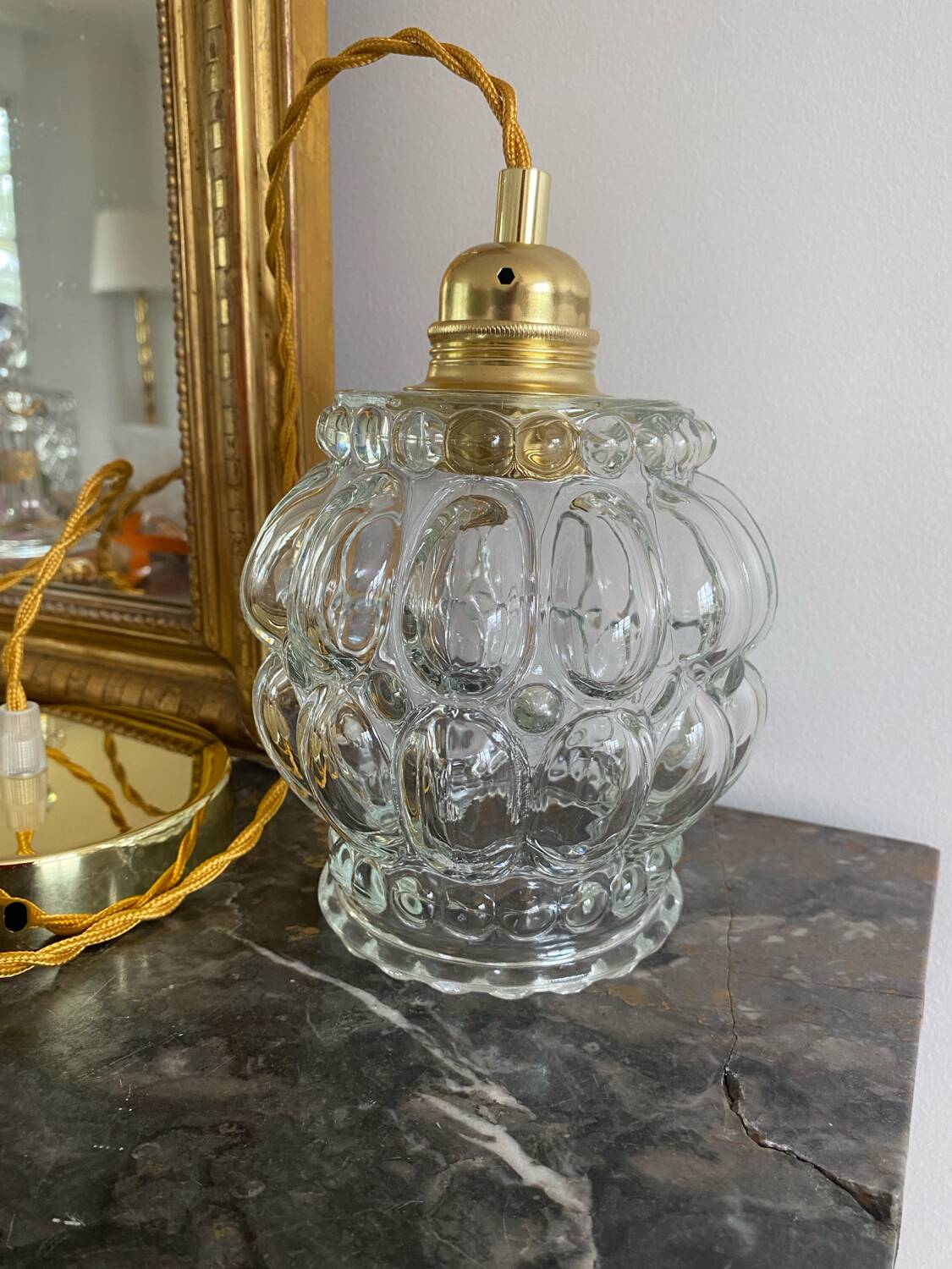 Suspension with vintage glass globe