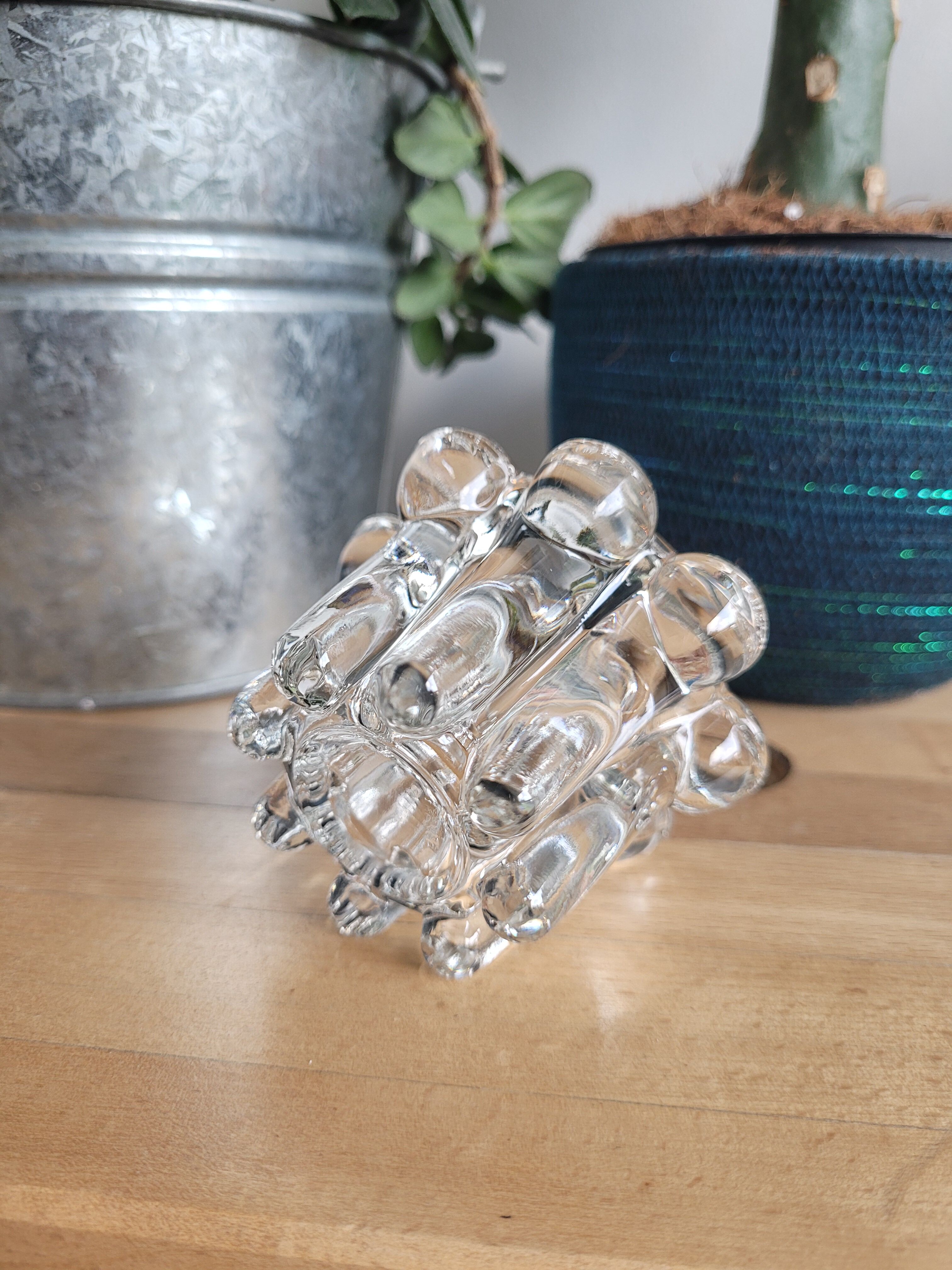 Bougeoir en verre moulé