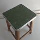 Tabouret en bois et assise verte