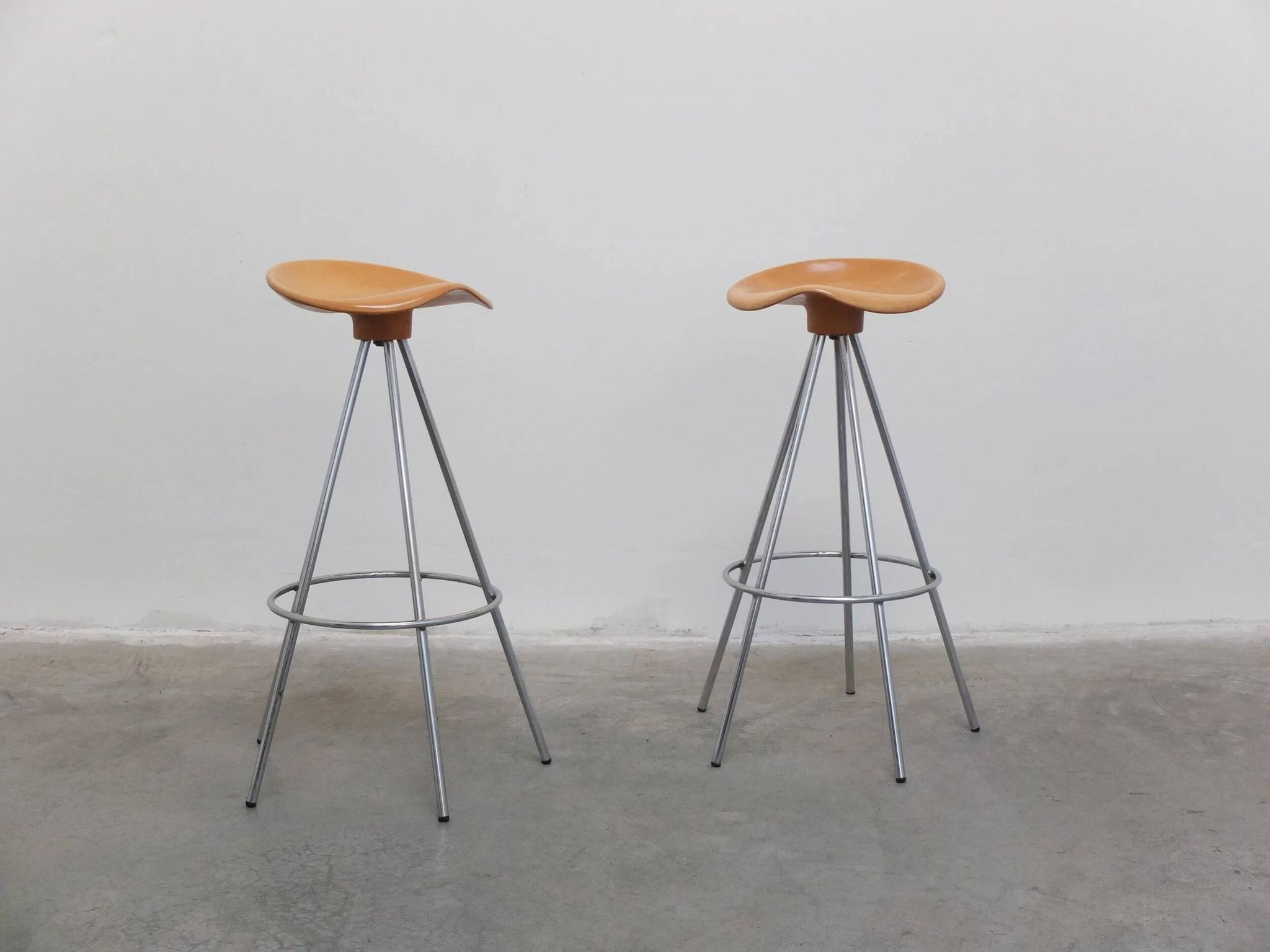 Pair of 'Jamaica' swivel bar stools by Pepe Cortès for BD Barcelona, 1990s