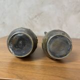 Paire de vases en bronze - Motifs asiatiques en relief en cuivre