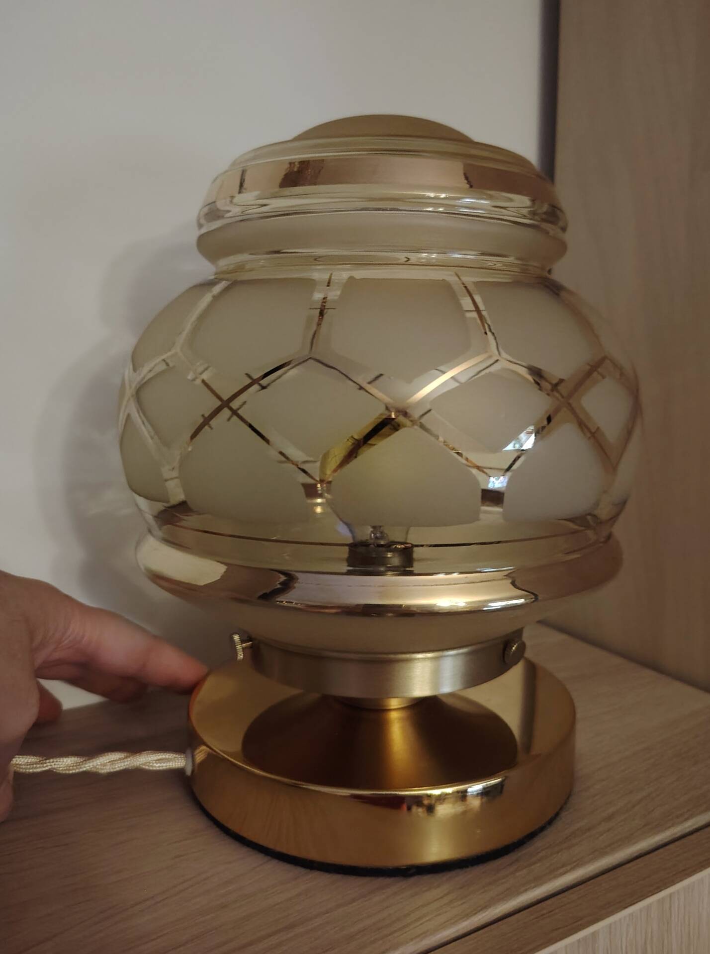 Gold table lamp in Art Deco glasswork
