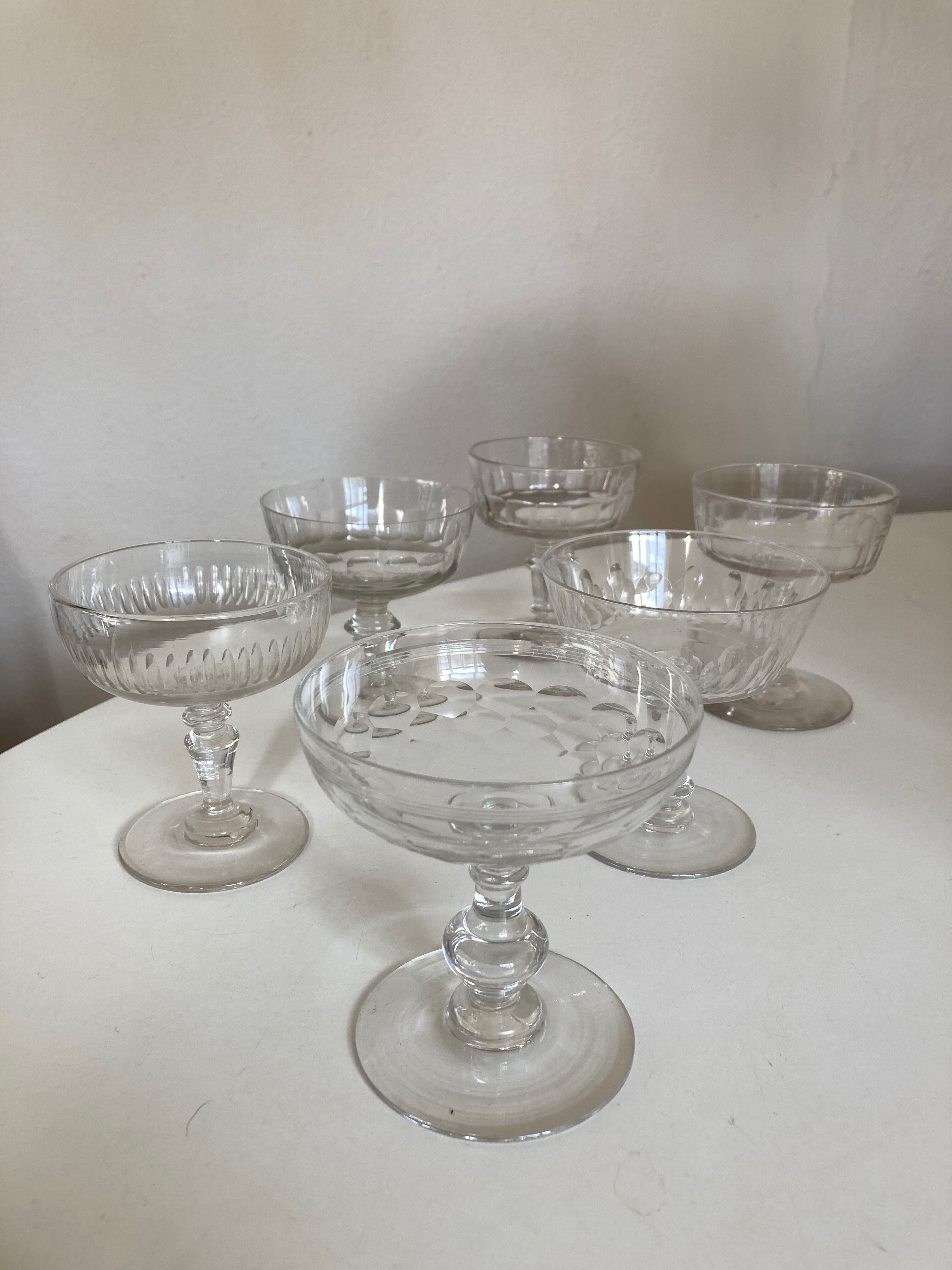 Set of 6 glasses of champagne 19th with flat sides and scales