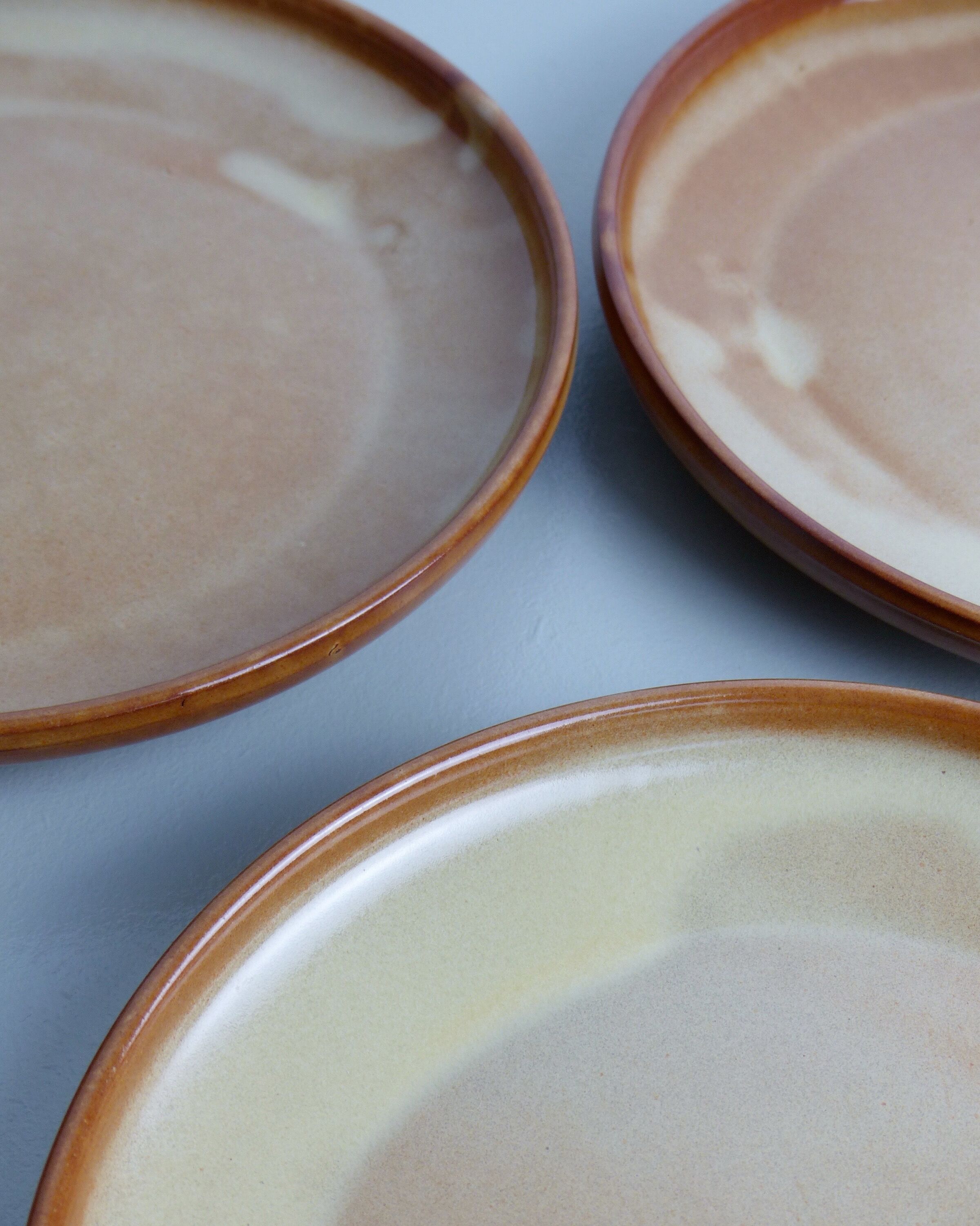 Set of 6 flat sandstone plates