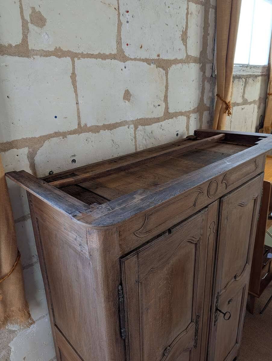 Old Angevin Bassette wardrobe