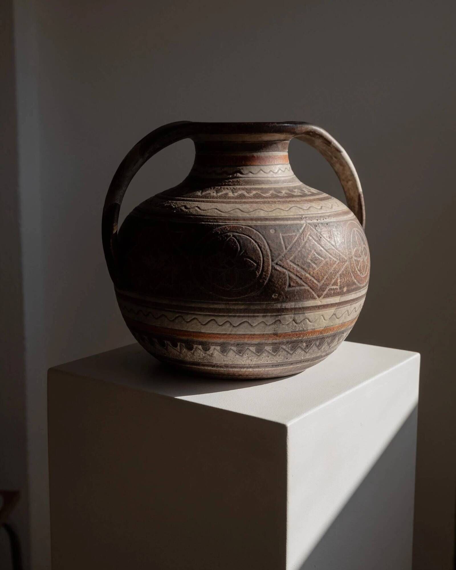 Vintage ceramic vase from the 1960s, hand-painted Italian pottery with two handles, brown tones and decorative pattern by Italica Ars.