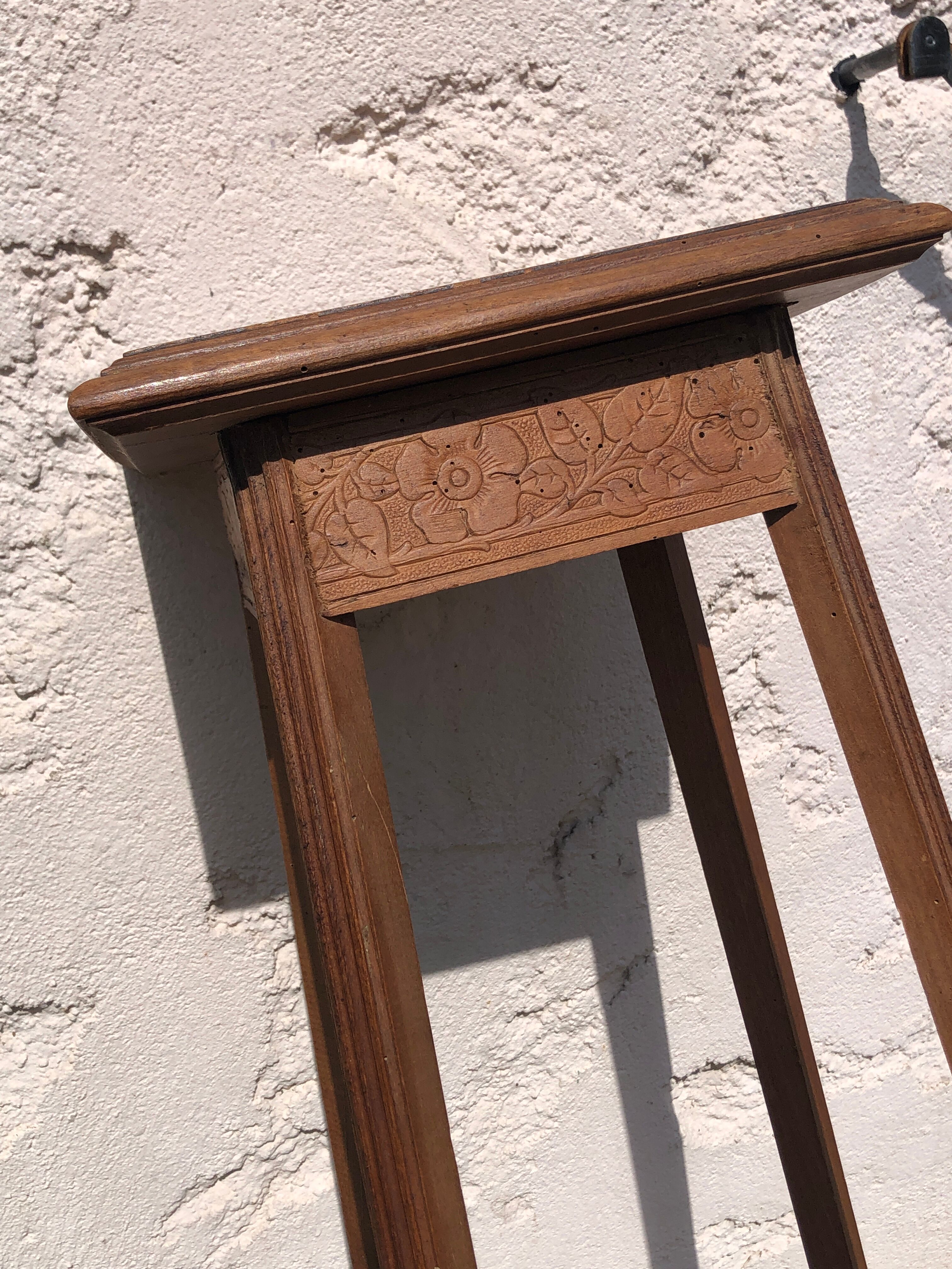 High harness in light wood, carved floral details