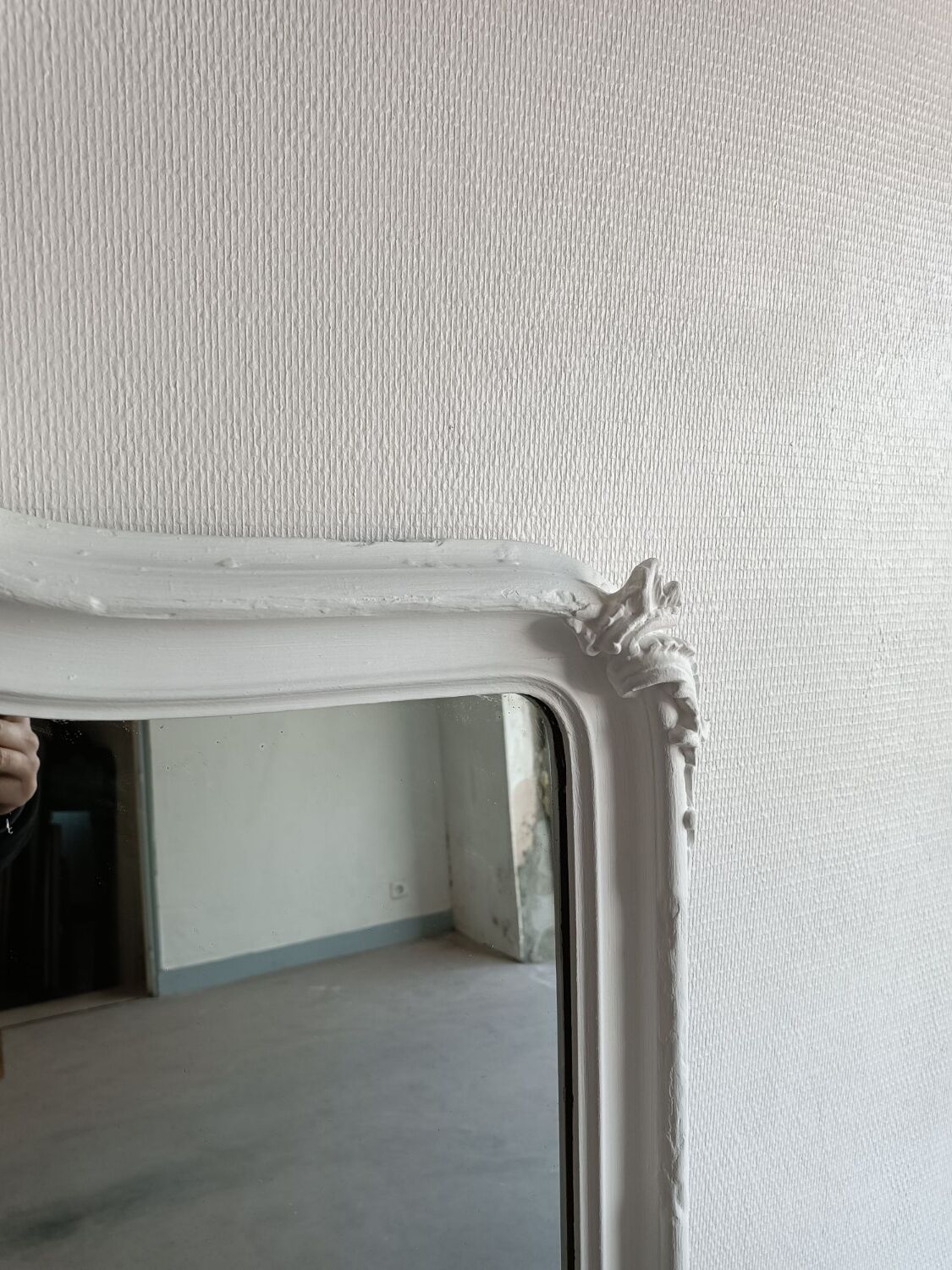 Antique mirror with pediment 158x118 cm