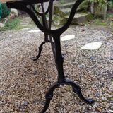 Bistro table in marble and cast iron
