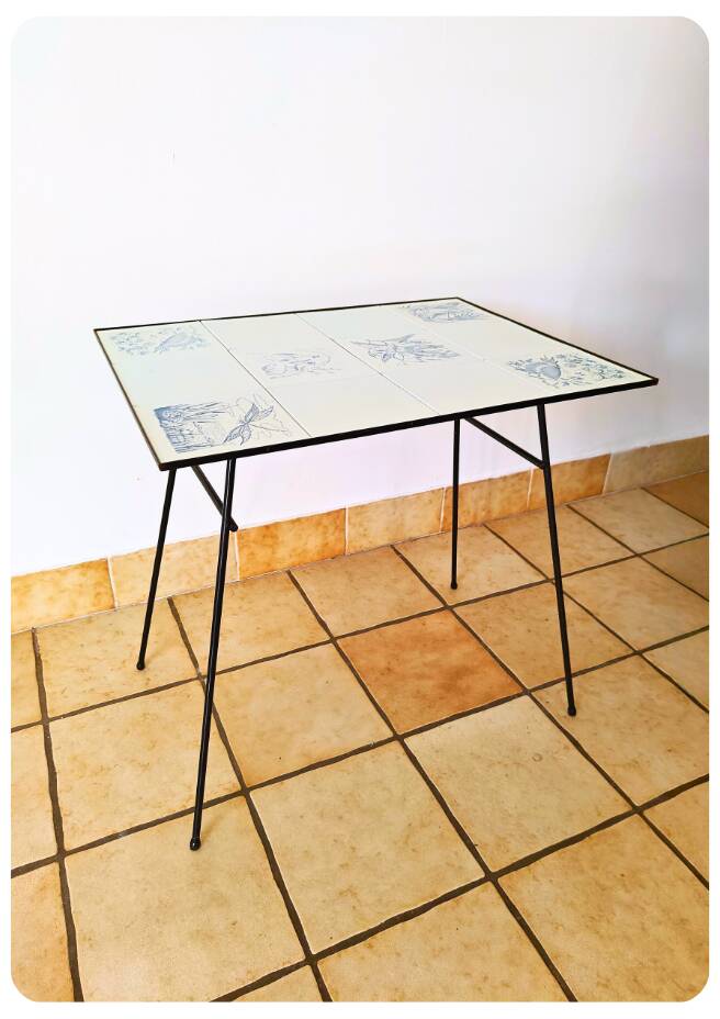 Table d'appoint vintage en fer forgé & céramique, oiseaux et papillons